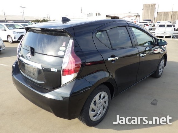 Toyota Aqua 1,5L 2016-4