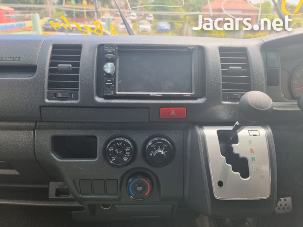 Toyota Hiace 2,0L 2015-9