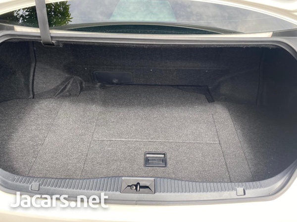 Toyota Crown 2,5L 2016-8