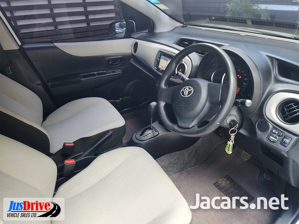 Toyota Vitz 1,3L 2014-8