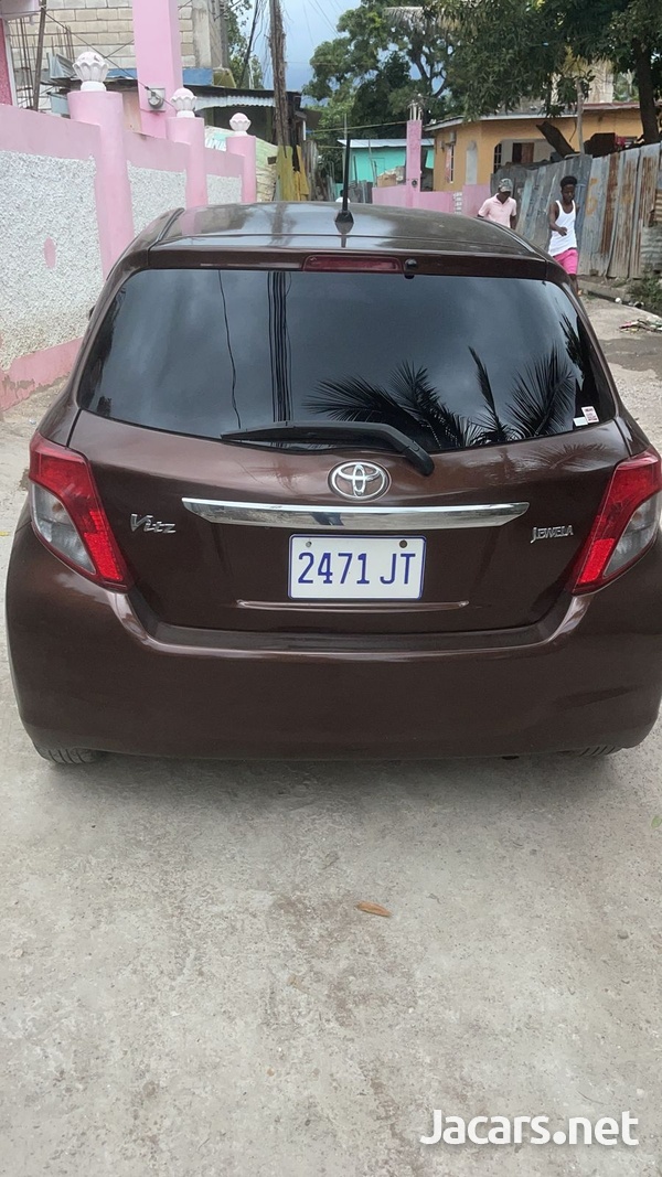 Toyota Vitz 1,0L 2012-3