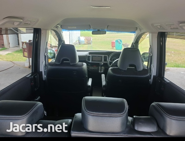 Honda Stepwgn Spada 2,0L 2013-7