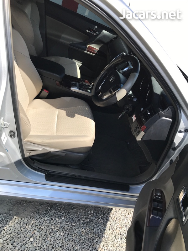Toyota Mark X 2,5L 2012-6