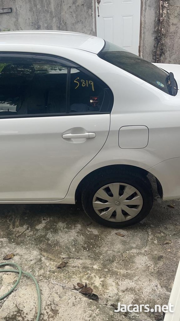 Toyota Axio 1,4L 2016-4