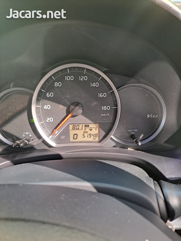 Toyota Vitz 1,3L 2012-9