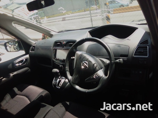 Nissan Serena 2,0L 2012-8