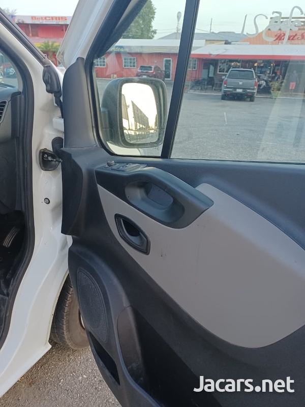 2018 RENAULT TRAFFIC VAN-7