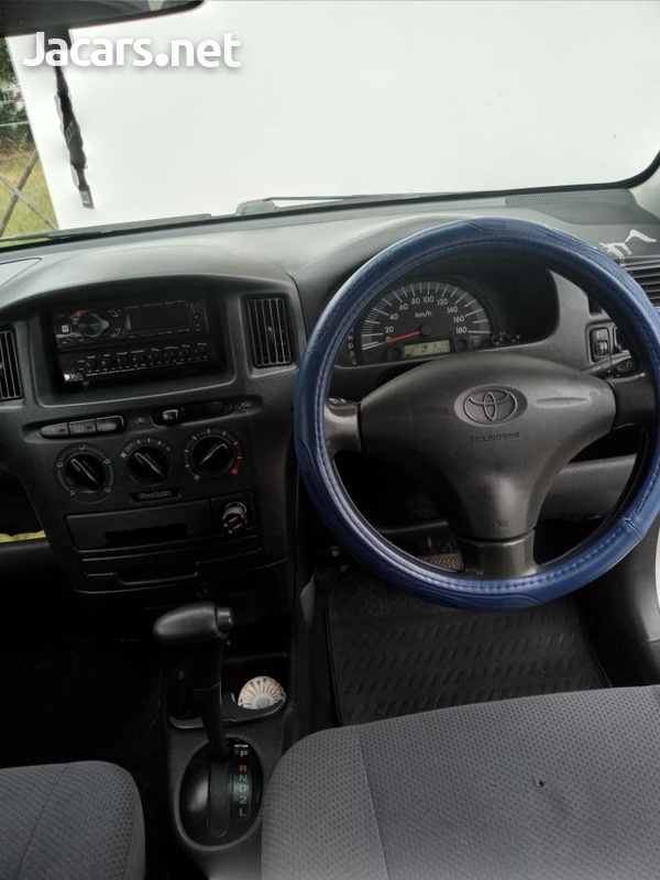 Toyota Probox 1,5L 2013-7