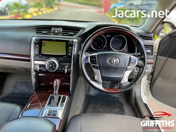 Toyota Mark X 2,5L 2012-5