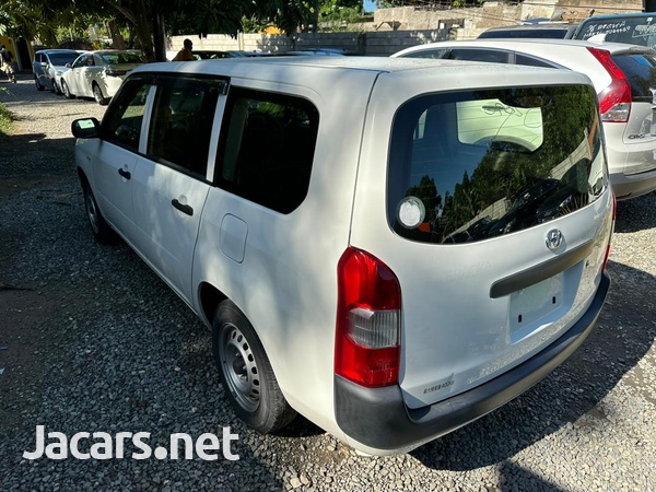 Toyota Probox 1,5L 2017-8