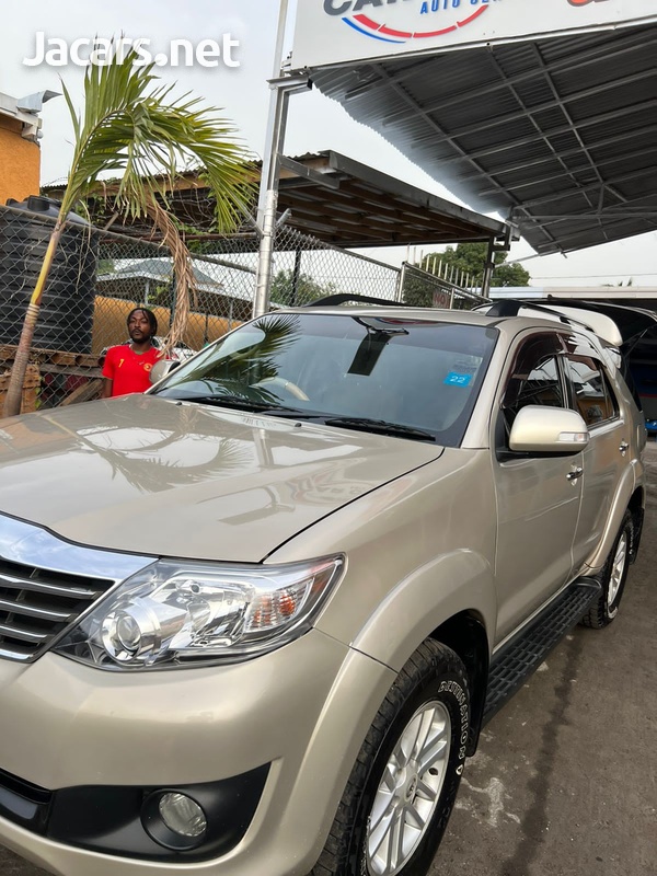Toyota Fortuner 2,7L 2014-4