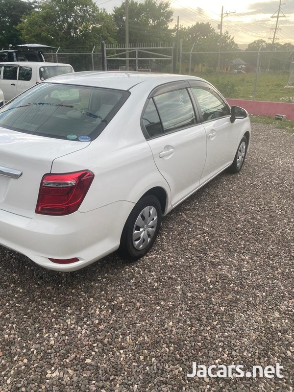 Toyota Axio 1,5L 2017-8