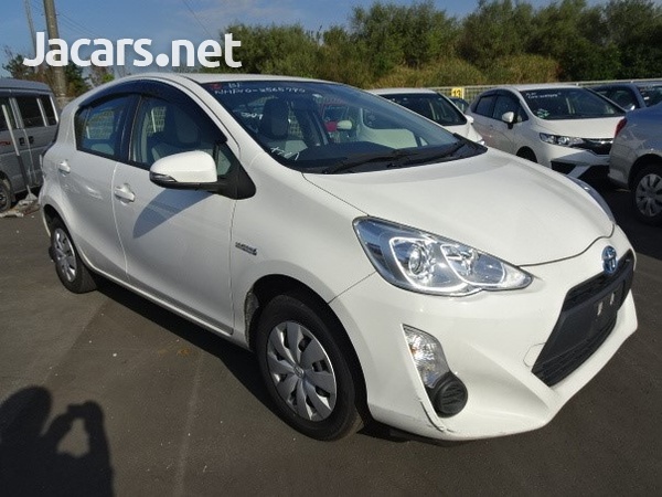 Toyota Aqua 1,5L 2016-4