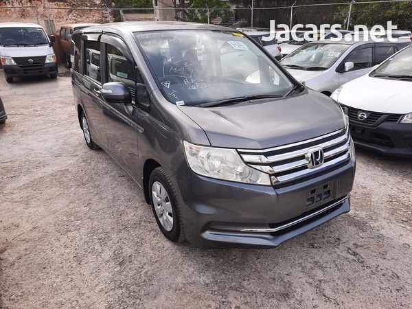 Honda Stepwgn 2,0L 2013-1