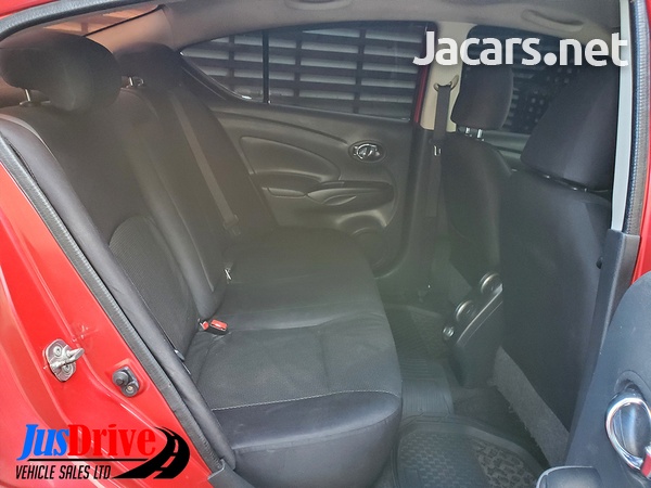 Nissan Versa 1,5L 2013-6