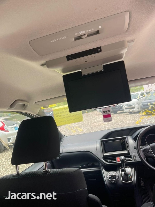 Toyota Voxy 2,0L 2014-5