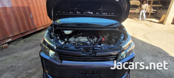 Toyota Voxy 2,0L 2015-14