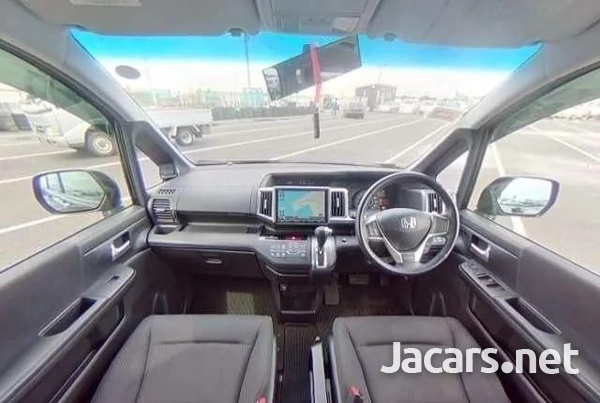 Honda Stepwgn Spada 2,0L 2013-5
