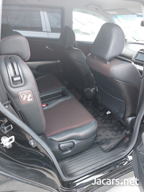 Honda Stream 2,0L 2013-9