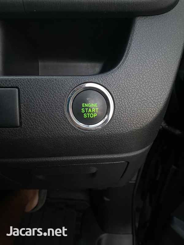 Toyota Noah 2,0L 2013-14