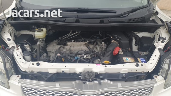 Toyota Voxy 2,0L 2013-7