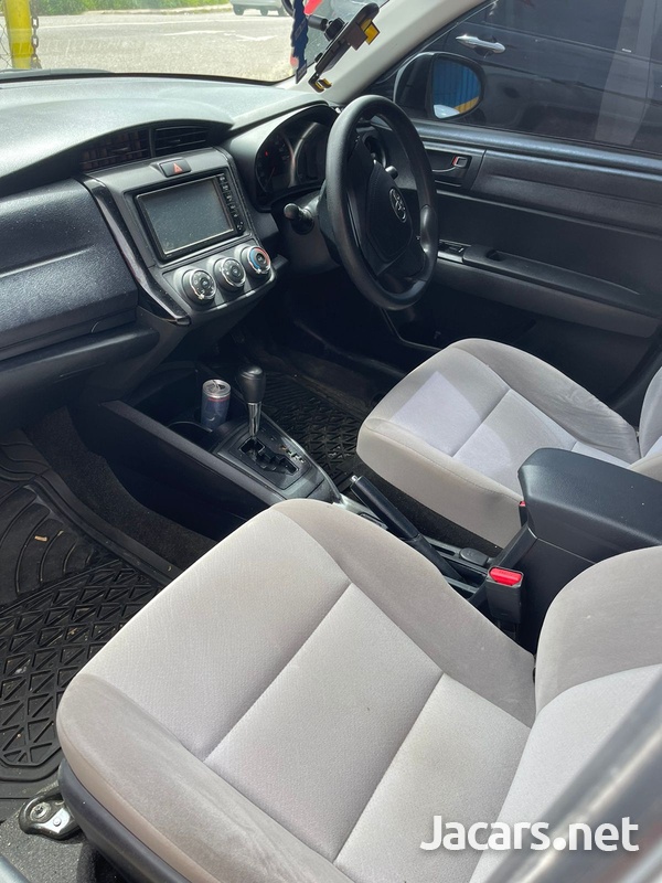 Toyota Axio 1,5L 2015-5