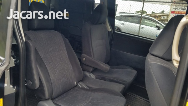 Toyota Voxy 2,0L 2011-10