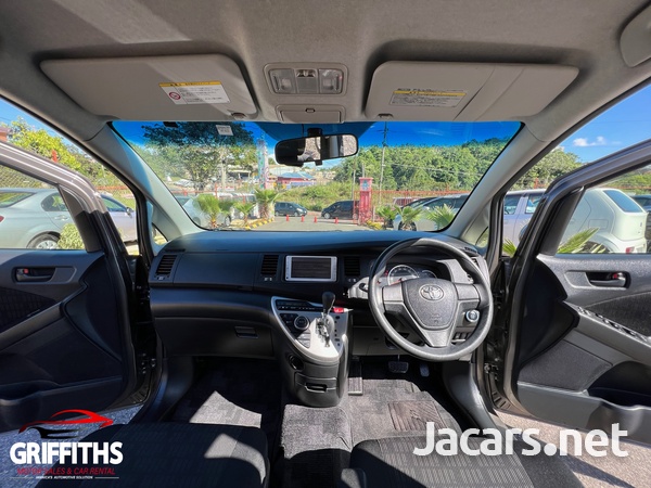 Toyota Isis 1,8L 2013-8