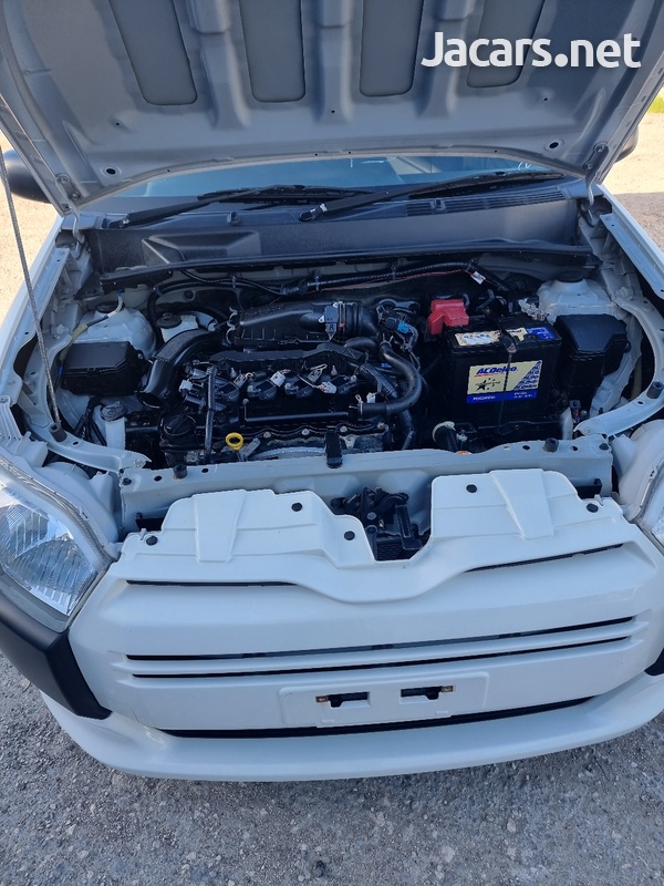 Toyota Probox 1,5L 2017-9