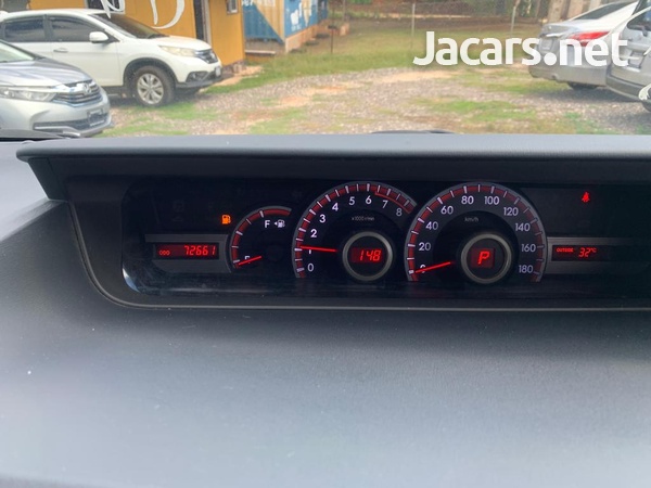 Toyota Noah 2,0L 2013-7