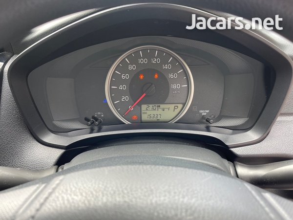 Toyota Axio 1,3L 2017-10