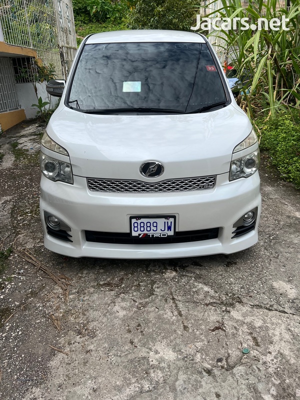 Toyota Voxy 2,0L 2011-1