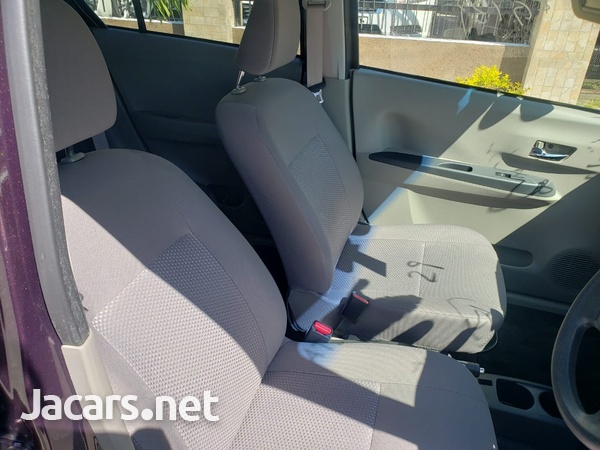Daihatsu MIRA 0,7L 2015-10
