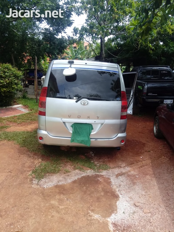 Toyota Voxy 2,0L 2002-5