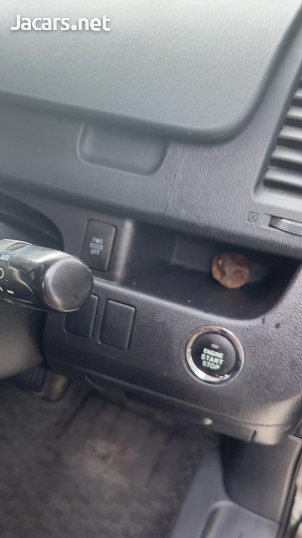 Toyota Voxy 2,0L 2012-7