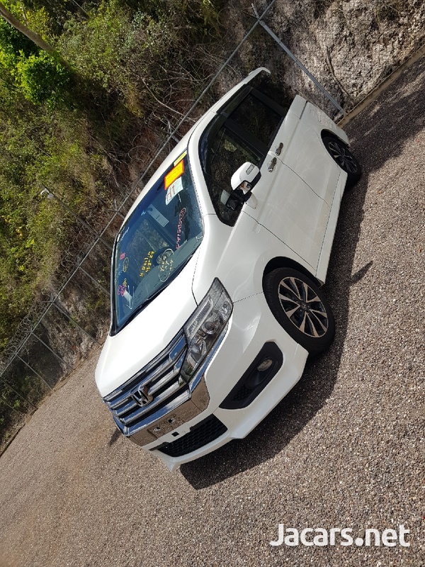 Honda Stepwgn Spada 2,0L 2013-3