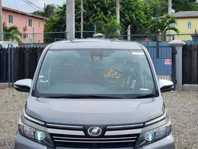Toyota Voxy 2,0L 2017, Saint Mary - 2