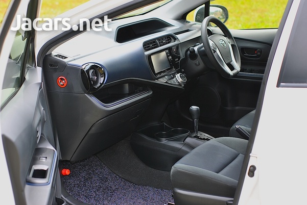 Toyota Aqua 1,5L 2017-9