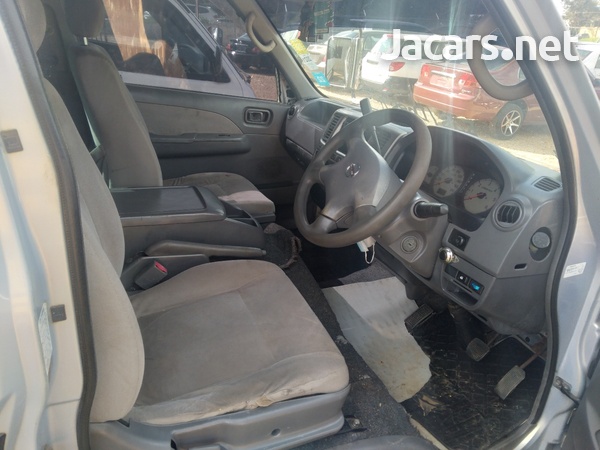 Nissan Caravan 3,0L 2005-3
