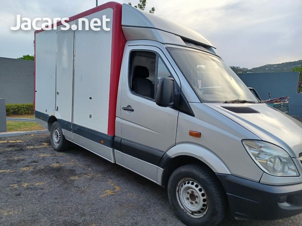 Mercedes Sprinter Box Truck 3.5 Ton-3