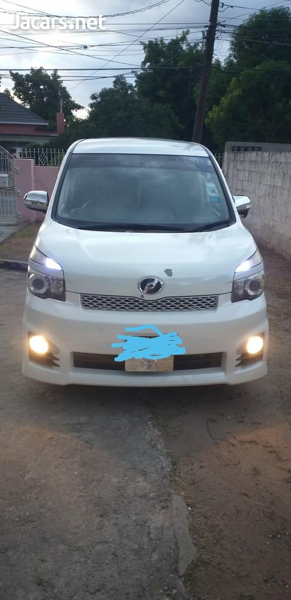 Toyota Voxy 2,0L 2011-4