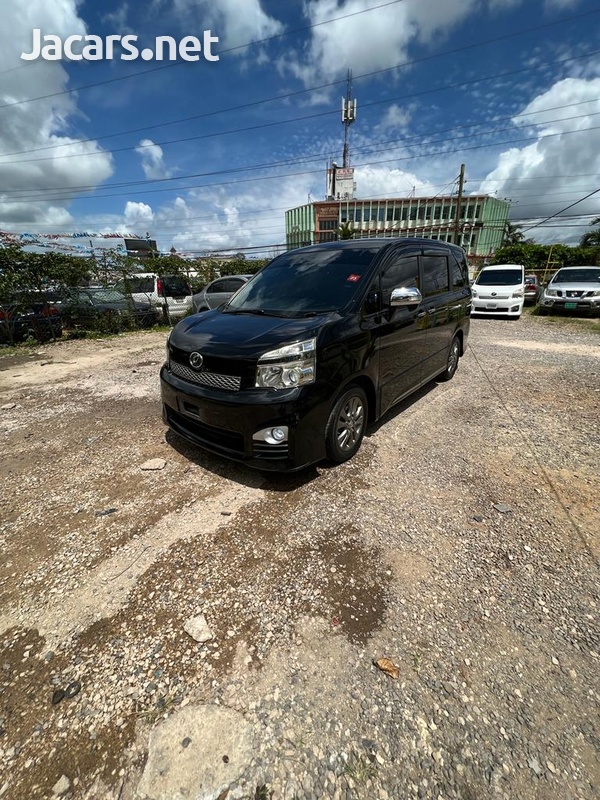Toyota Voxy 2,0L 2013-9