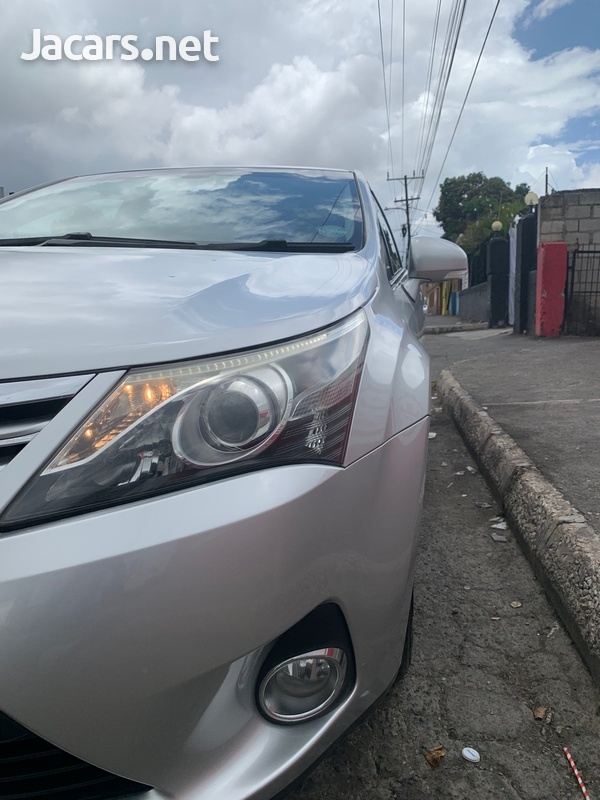 Toyota Avensis 2,2L 2013-1