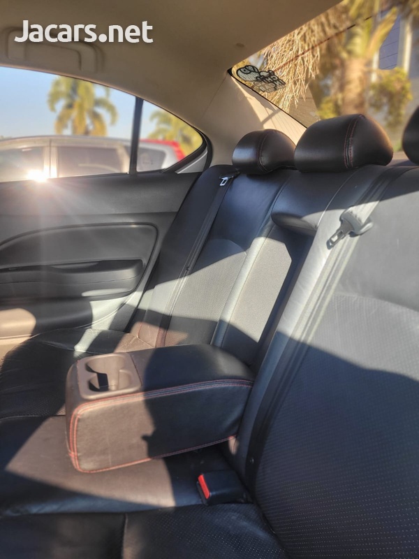 Mitsubishi Attrage 1,2L 2017-7