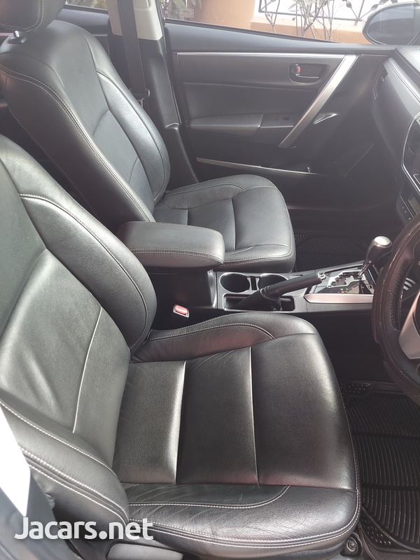 Toyota Corolla Altis 1,6L 2014-5