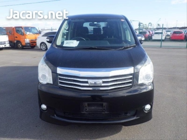 Toyota Noah 2,0L 2013-2