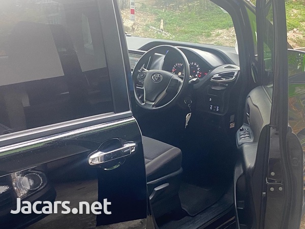 2014 Toyota Voxy-4