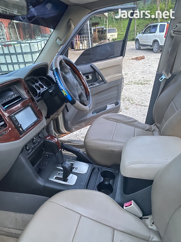 Mitsubishi Pajero 3,0L 2003-9
