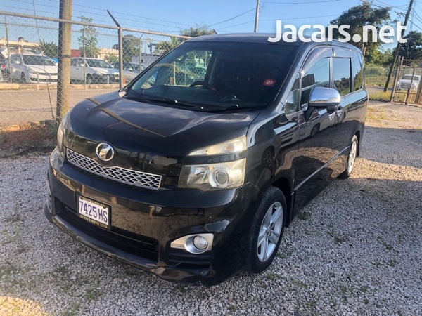 Toyota Voxy 2,0L 2011-1