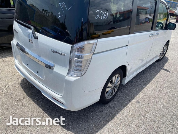 Honda Stepwgn Spada 2,0L 2014-8